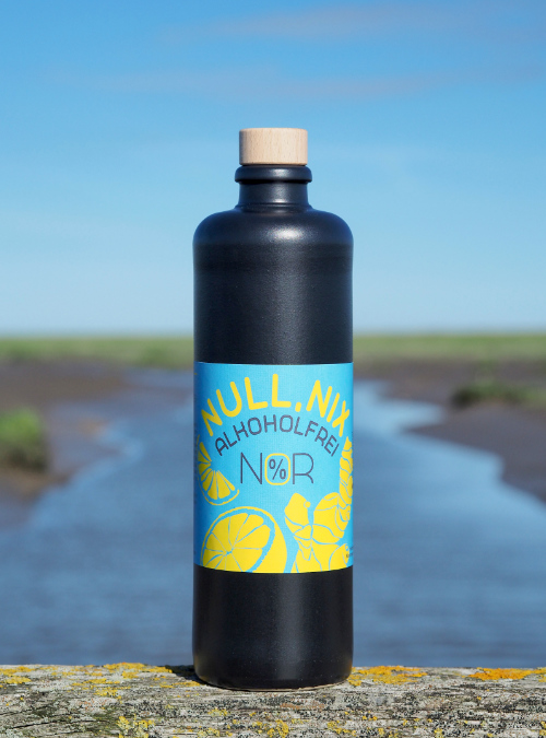 Flasche Alkonulfreier Gin null prozent alkohol Botanical Gin